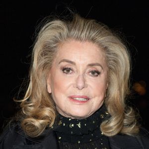 Catherine Deneuve assiste au défilé Saint Laurent Womenswear printemps/été 2026 dans le cadre de la semaine de la mode à Paris, France, le 29 septembre 2025. Photo by Aurore Marechal/ABACAPRESS.COM