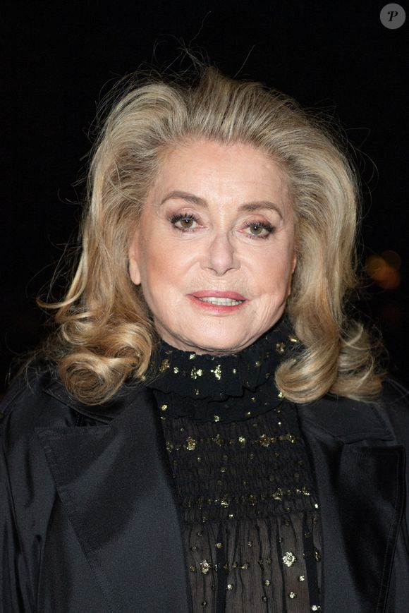 Catherine Deneuve assiste au défilé Saint Laurent Womenswear printemps/été 2026 dans le cadre de la semaine de la mode à Paris, France, le 29 septembre 2025. Photo by Aurore Marechal/ABACAPRESS.COM