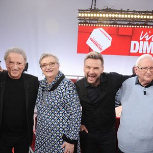Un rendez-vous à ne rater sous aucun prétexte dans lequel celui qui a connu la ruine financière avec ses parents pourra jouir librement de son succès en les invitant à l'accompagner sur le plateau de l'émission culte. Une réunion de famille qui promet !

Exclusif - Stéphane, Michel Drucker, Jeanfi Jannsens et ses parents Hélene et Jean-Pierre et Emmanuel Chaunu - Enregistrement de l'émission "Vivement dimanche" au studio Rive Gauche, presentée par Michel Drucker . Diffusion sur France 3 le  16/02/2025. © Guillaume Gaffiot/Bestimage