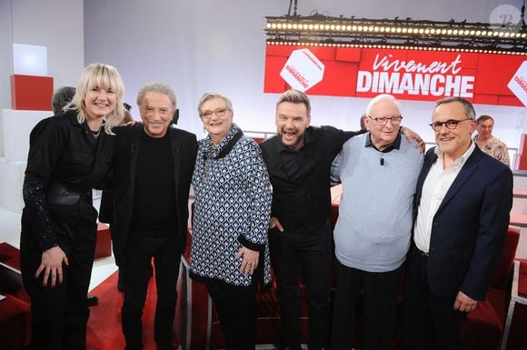 Un rendez-vous à ne rater sous aucun prétexte dans lequel celui qui a connu la ruine financière avec ses parents pourra jouir librement de son succès en les invitant à l'accompagner sur le plateau de l'émission culte. Une réunion de famille qui promet !

Exclusif - Stéphane, Michel Drucker, Jeanfi Jannsens et ses parents Hélene et Jean-Pierre et Emmanuel Chaunu - Enregistrement de l'émission "Vivement dimanche" au studio Rive Gauche, presentée par Michel Drucker . Diffusion sur France 3 le  16/02/2025. © Guillaume Gaffiot/Bestimage