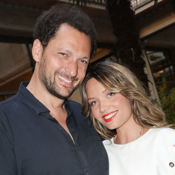 Suite à son mariage célébré dans le sud avec Eric Antoine - le couple s'est uni lors d'une cérémonie civile à la mairie d'Aix-en-Provence puis a poursuivi la fête dans la villa Baulieu - Gennifer Demey semble toujours sur un petit nuage 

Éric Antoine et Gennifer Demey lors de l'inauguration Le Patio by Norbert Tarayre au Prince de Galles à Paris, France. © Coadic Guirec/Bestimage