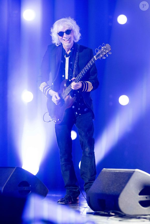 Exclusif - Louis Bertignac sur la scène du concert solidaire pour les enfants de la guerre "Ensemble à l'Olympia" à Paris présenté par EliseCare le 10 février 2025.

© Jack Tribeca / Pierre Perusseau / Bestimage