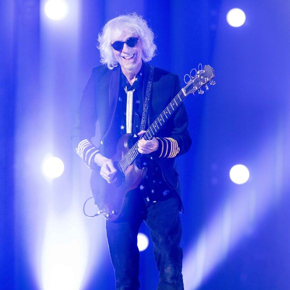 Exclusif - Louis Bertignac sur la scène du concert solidaire pour les enfants de la guerre "Ensemble à l'Olympia" à Paris présenté par EliseCare le 10 février 2025.

© Jack Tribeca / Pierre Perusseau / Bestimage