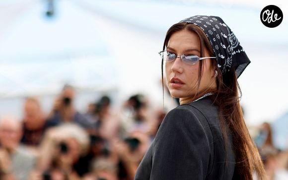 Devenue mère à 23 ans d'un petit garçon prénommé Ismaël, elle se livre parfois sur son éducation.

Adèle Exarchopoulos - Photocall du film "Garance" lors du 79ème Festival International du Film de Cannes, le 18 mai 2026.

© Jacovides/Moreau/Bestimage