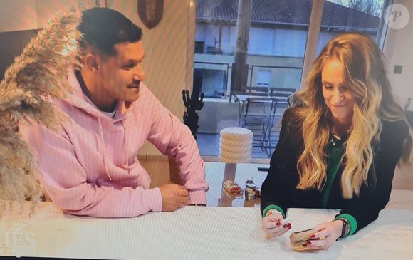 La production leur a demandé de ne rien dire pour le moment.
Clémence et Malik sont sur un petit nuage lors de l'épisode "Mariés au premier regard 2025" du 9 juin, sur M6