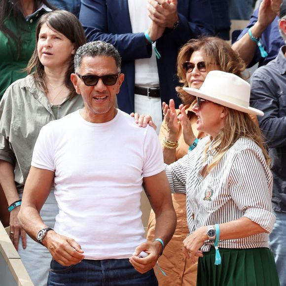 Sarah Poniatowski (Lavoine) avec son compagnon Roschdy Zem et son fils Roman dans les tribunes lors des Internationaux de France de Tennis de Roland Garros 2025. Paris, le 1er Juin 2025. © Dominique Jacovides/Bestimage
