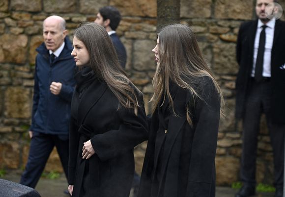 La princesse Leonor et l'infante Sofia quittent la cathédrale grecque orthodoxe Saint-André et Saint-Démétrius où a eu lieu un service commémoratif en hommage à Son Altesse Royale la princesse Irène de Grèce, à Madrid (Espagne), le 17 janvier 2026, à Madrid (Espagne). © Francisco Guerra/Europa Press/Bestimage