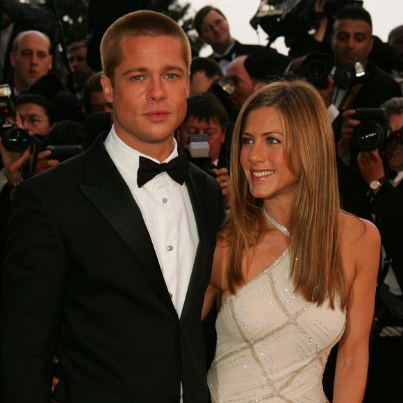 De 2000 à 2005, elle a été mariée à Brad Pitt.

Brad Pitt et sa femme Jennifer Aniston lors du 57ème Festival International du Film de Cannes, le 13 mai 2004. © Frédéric Piau/Bestimage