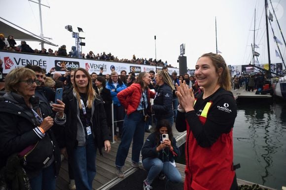 Violette Dorange, 23 ans, la plus jeune navigatrice du Vendée Globe lors du départ du Vendée Globe 2024-2025, 10ème édition de la course autour du monde en solitaire et sans escale, le 10 novembre 2024 aux Sables-d'Olonne, France. Photo par Franck Castel/ABACAPRESS.COM