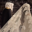 Un voile cathédrale interminable et une robe Dolce & Gabbana : le mariage de cette princesse en met plein la vue