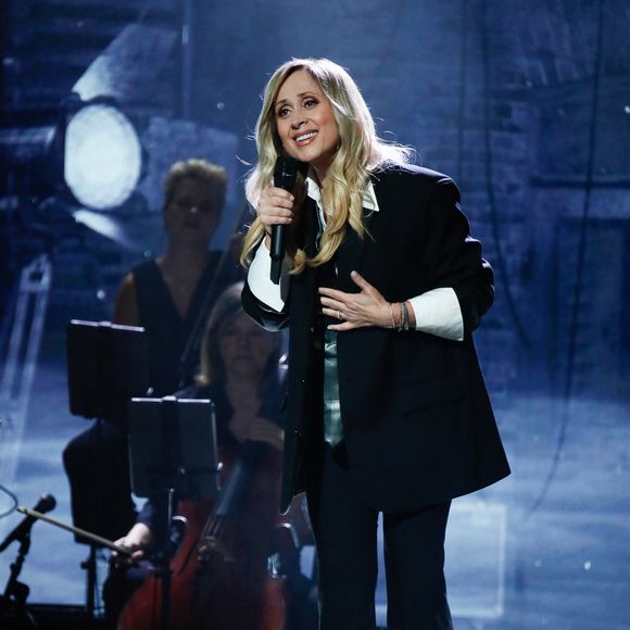 Exclusif - Lara Fabian lors de l'enregistrement de l'émission "Serge Lama, le dernier rappel" présentée par F. Bollaert, diffusée le vendredi 21 novembre 2025 sur France 3 à 21h10, au théâtre Marigny à Paris, France, le 29 avril 2025. © Clovis-Moreau/Bestimage