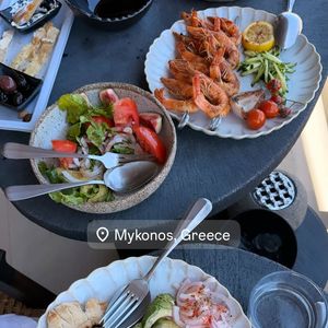 La jeune femme s’offre également une virée shopping dans les rues de Mykonos.

Chloé Jouannet a partagé des images de son séjour à Mykonos. Capture d'écran Instagram