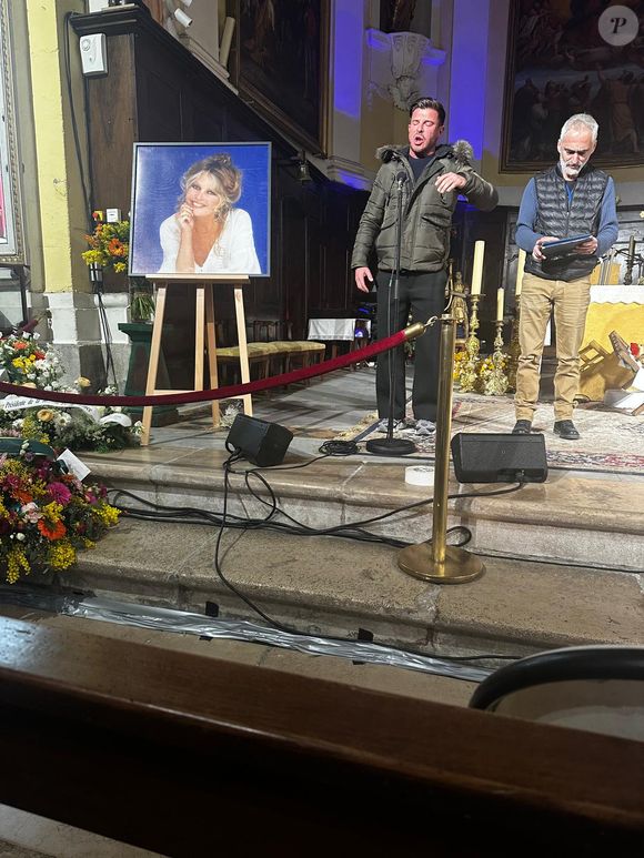 Celui de Camille, la nièce et filleule de Brigitte Bardot : "Je t’appelais Mamina et tu as beaucoup fait pour moi/ Tu as été un rocher pour moi et même un phare. Avec toi, je perds une seconde mère qui m’a non seulement apporté une affection immense." 

Exclusif - L'église de Saint-Tropez se prépare pour les obsèques de Brigitte Bardot, France, le 6 janvier 2026. Brigitte Bardot, figure emblématique du cinéma français et icône internationale, est décédée le 28 décembre 2025 à l'âge de 91 ans dans sa mythique propriété de La Madrague, à Saint-Tropez (France).Agence / Bestimage