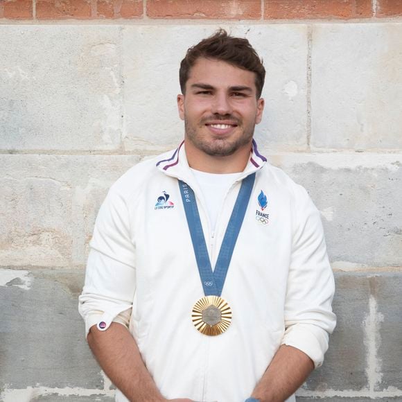 De quoi consolider l'équipe du restaurant.

Antoine Dupont - Les Toulousains ont accueilli avec ferveur les athlètes de la Ville rose et de ses alentours, après leur performance aux Jeux Olympiques de Paris 2024 sur la place du Capitole le 18 septembre 2024. 

© Frédéric Maligne/Bestimage