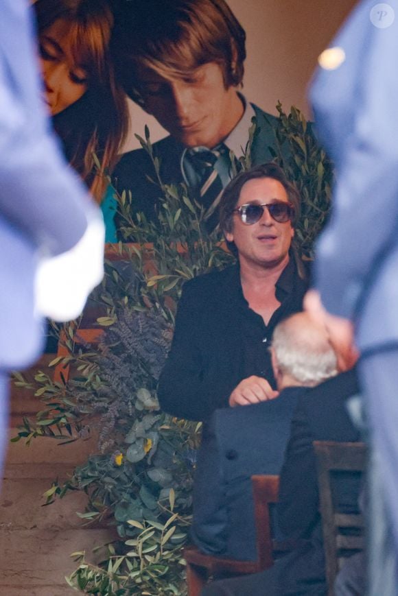 Thomas Dutronc - Sortie des obsèques de l'auteure-compositrice-interprète et actrice française Françoise Hardy au crématorium du cimetière du Père-Lachaise à Paris, France, le 20 juin 2024. © Jacovides-Moreau/Bestimage