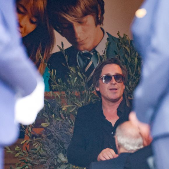 Thomas Dutronc - Sortie des obsèques de l'auteure-compositrice-interprète et actrice française Françoise Hardy au crématorium du cimetière du Père-Lachaise à Paris, France, le 20 juin 2024. © Jacovides-Moreau/Bestimage