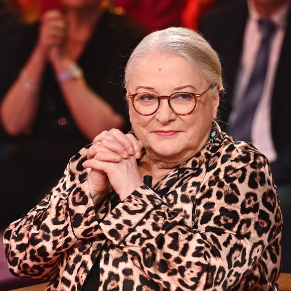 Il racontait être tombé amoureux de Josiane Balasko alors qu’il s’occupait de la régie d’un spectacle

Exclusif - Josiane Balasko lors de l'enregistrement de l'émission "Famille je vous aime" présentée par M.Drucker et qui sera diffusée le 29 décembre sur France 3, au studio Rive gauche, à Paris, France, le 2 décembre 2025. © Gaffiot-Perusseau/Bestimage