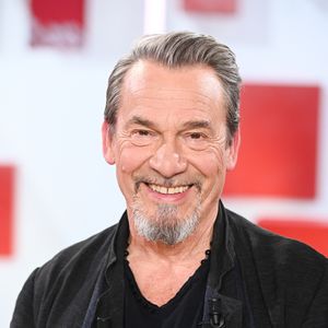 le célèbre chanteur français avait révélé qu’il y avait une question en particulier à laquelle il n’en peut plus de répondre.

Florent Pagny lors de l'enregistrement de l'émission « Vivement dimanche » au studio Rive Gauche, présentée par Michel Drucker, diffusée sur France 3 le 21 juin 2026, à Paris, France, le 20 mai 2026. © Guillaume Gaffiot/Bestimage