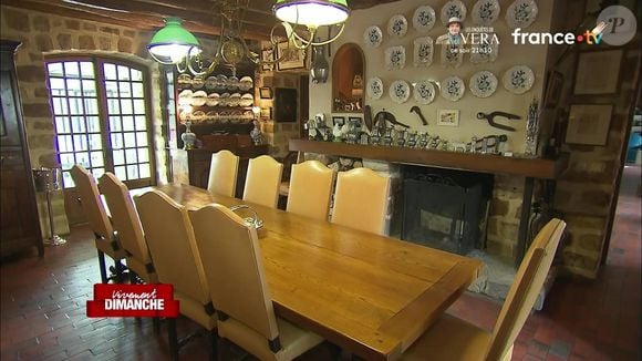 Maison de Pierre Perret à Nangis, en Seine-et-Marne, son havre de paix avec piscine. Les images ont été diffusés dans "Vivement dimanche" sur France 3 le 16 novembre 2025.