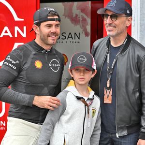 Gad Elmaleh, son fils Raphaël et le pilote Norman Nato au stand Nissan durant le 6eme Monaco E-Prix à Monaco, le 6 mai 2023. © Bruno Bebert/Bestimage