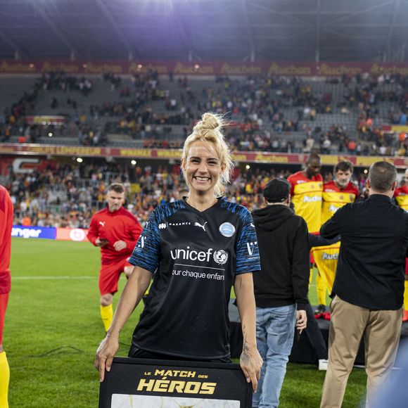 Elodie Gossuin - 3ème édition de la rencontre de football caritative "Match des héros" entre le "RC Lens Légendes" et "L'équipe Unicef" au stade Bollaert-Delelis à Lens le 6 juin 2023.
© Pierre Perusseau / Bestimage