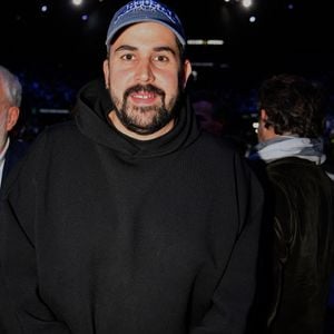 “J’avais envie de leur dire : ‘Ben oui, je ne suis pas comme vous, oui j’ai du bide…’”, poursuit le comédien

Artus - Célébrités en tribunes lors des demi- finales du tournoi de tennis ATP Masters 1000 de Paris (Paris Rolex Master ) à l'Accor Arena - Palais Omnisports de Paris-Bercy - à Paris, France, le 2 novembre 2024. © Veeren/Bestimage