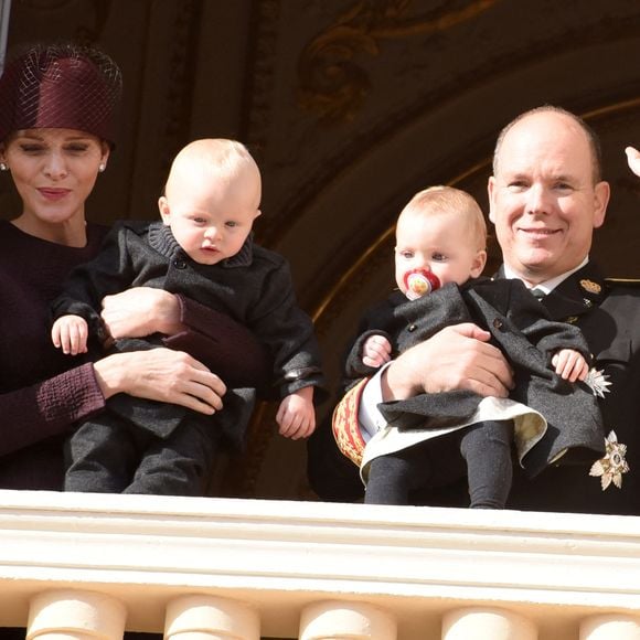 Le Prince Albert II de Monaco, la Princesse Charlène de Monaco, la Princesse Gabriella et le Prince Jacques apparaissent sur le balcon du Palais de Monaco pour la Fête Nationale le 19 novembre 2015 à Monaco, Monaco. Photo ABACAPRESS.COM