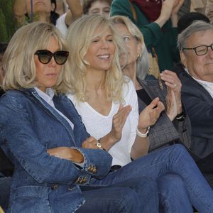 De son côté, Laurence Auzière a tenu à rassurer ses invités : ""Elle n'a pas le droit de bouger. Elle a eu une opération de la rétine en urgence ce week-end. Elle ne peut pas se déplacer", comme l'explique "Paris Match".

Brigitte Macron et Laurence Auzière à l'inauguration de la place Line Renaud a Rueil-Malmaison, le 22 Juin 2024. 

Photo : Jlppa / Bestimage