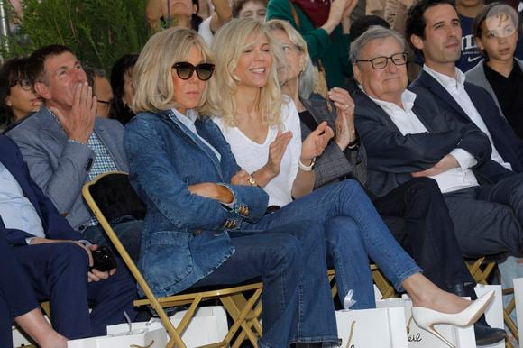 De son côté, Laurence Auzière a tenu à rassurer ses invités : ""Elle n'a pas le droit de bouger. Elle a eu une opération de la rétine en urgence ce week-end. Elle ne peut pas se déplacer", comme l'explique "Paris Match".

Brigitte Macron et Laurence Auzière à l'inauguration de la place Line Renaud a Rueil-Malmaison, le 22 Juin 2024. 

Photo : Jlppa / Bestimage