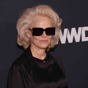 Pamela Anderson assiste à la cérémonie des « 2026 WWD Style Awards », organisée par Women's Wear Daily au Regent Santa Monica Beach, le 9 janvier 2026 à Santa Monica, en Californie.