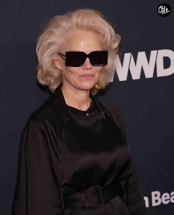 Pamela Anderson assiste à la cérémonie des « 2026 WWD Style Awards », organisée par Women's Wear Daily au Regent Santa Monica Beach, le 9 janvier 2026 à Santa Monica, en Californie.
