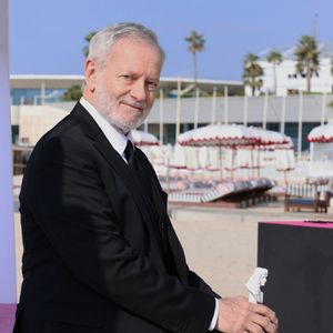 Francis Huster au photocall de la série "Zodiaque" lors de la 9ème édition du festival "CanneSeries" à Cannes, le 28 avril 2026.
© Denis Guignebourg/Bestimage