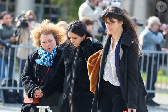 Jamila Ouzahir et Hafsia Herzi aux arrivées des obsèques d'Emilie Dequenne au cimetière Père Lachaise à Paris, France, le 26 mars 2025. © Dominique Jacovides/Bestimage