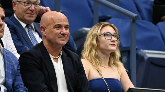 À l'US Open, la fille d'Andre Agassi et Steffi Graf attire tous les regards : Jaz Elle (21 ans) est le portrait craché de sa célèbre maman !
