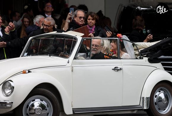 Exclusif - Mariage du chanteur Renaud (Renaud Séchan) avec Cerise au Temple protestant de Port Royal, Boulevard Arago à Paris le 4 mai 2024. Les amoureux sont repartis à bord d'une Volkswagen Coccinelle décapotable pour une soirée privée. © Dominique Jacovides - Cyril Moreau / Bestimage