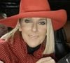 Elle explique que ces chaussures l’ont accompagnée à chaque étape de sa vie.

Exclusif - Celine Dion salue ses fans à la fenêtre du véhicule qui la transporte dans les rues de Toronto au Canada, 9 décembre 2019. Bestimage