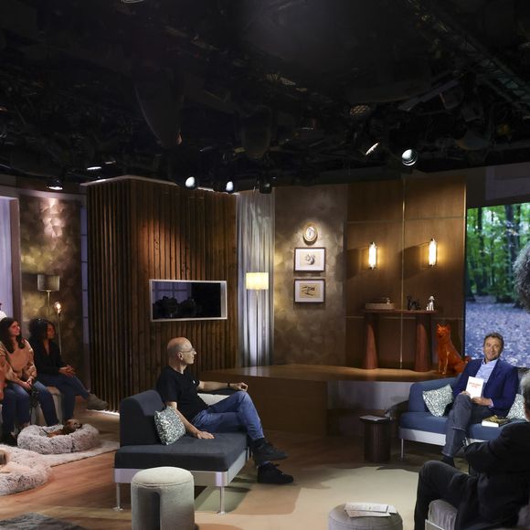 Exclusif - Bernard Werber, sur plateau de la nouvelle émission "Animalement Vôtre" présentée par Bernard Montiel et diffusée le 9 novembre sur France 3, à Paris, France, le 13 octobre 2025. © Jack Tribeca/Bestimage