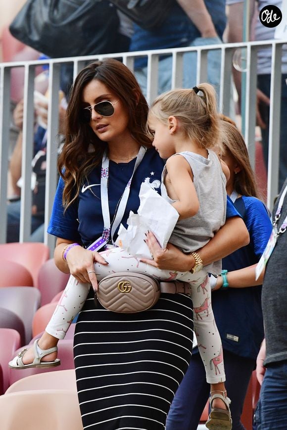 Marine Lloris et sa fille Anna-Rose - People au stade Loujniki lors de la finale de la Coupe du Monde de Football 2018 à Moscou, opposant la France à la Croatie. Le 15 juillet 2018
© Moreau-Perusseau / Bestimage