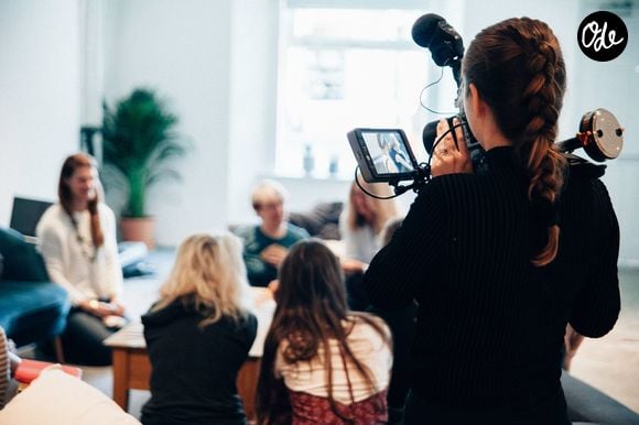 Seul un détachement émotionnel généralisé dans la vie quotidienne peut éventuellement mériter une attention particulière.

Photo prise par Vanilla Bear Films / Unsplash