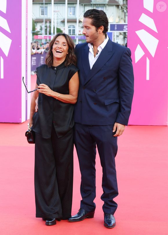 Florence Foresti et son compagnon Alexandre Kominek à la première du film 'Nouvelle Vague' lors du 51éme Festival du cinéma Américain de Deauville le 12 Septembre 2025. © Denis Guignebourg/Bestimage