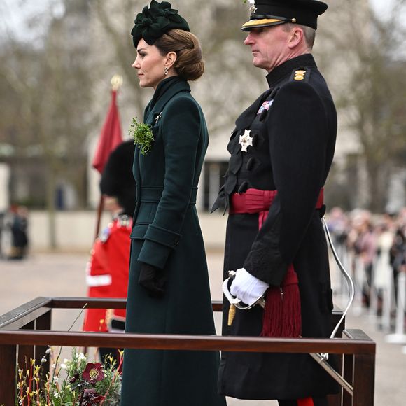 Catherine (Kate) Middleton, princesse de Galles, assiste au défilé de la Saint-Patrick de la garde irlandaise à la caserne Wellington, à Londres.  Julien Burton / Bestimage
