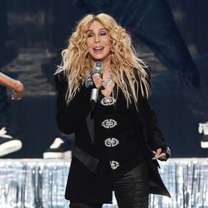 “Je veux vraiment, mais je pense que ce n’est pas possible quand on ne vit pas à Paris”, explique-t-elle

La chanteuse Cher en concert "2023 Z100's iHeartRadio Jingle Ball" au Madison Square Garden à New York. Le 8 décembre 2023