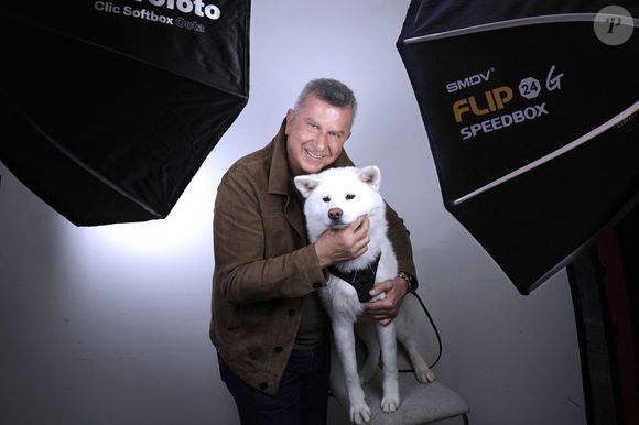 Exclusif - Portrait de Pascal Bataille et son chien lors de l'enregistrement de l'émission "Chez Jordan de Luxe" à Paris. Le 11 décembre 2024
© Cédric Perrin / Bestimage