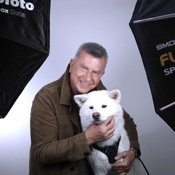 Exclusif - Portrait de Pascal Bataille et son chien lors de l'enregistrement de l'émission "Chez Jordan de Luxe" à Paris. Le 11 décembre 2024
© Cédric Perrin / Bestimage