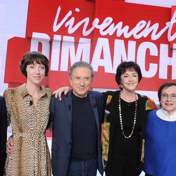 Exclusif - Emmanuel Chaunu, Sara Giraudeau, Michel Drucker, Anny Duperey, Marie Paule Belle et Gaël Giraudeau - Enregistrement de l'émission Vivement dimanche au studio Gabriel, présentée par M.Drucker et diffusée sur France 3 le 15 octobre 2023.
© Guillaume Gaffiot / Bestimage