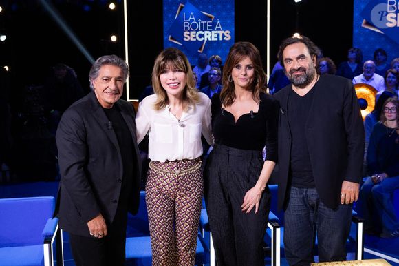 Frédéric François, après des pépins de santé, apparaît en pleine forme.

Exclusif - Frédéric François, André Manoukian, Isabelle Morizet (Karen Cheryl) et Faustine Bollaert en backstage de l'enregistrement de l'émission "La Boîte à secrets", présentée par F.Bollaert et diffusée le 16 janvier 2026 sur France 3, dans les studios du Lendit à Saint-Denis, France, le 16 décembre 2025. © Cyril Moreau/Bestimage