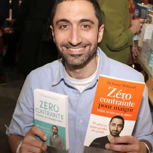 Le médecin star est partout et séduit. Dans son ouvrage, Zéro contrainte pour maigrir (éd. Flammarion), le "Parisien pur" exilé dans les Yvelines fait quelques petites confidences sur son épouse Souailla. 


Jimmy Mohamed au Festival du Livre de Paris 2023 au Grand Palais Éphémère le 23 avril 2023. © Cédric Perrin / Bestimage