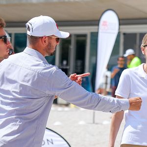 La princesse Charlène de Monaco et son frère Gareth Wittstock lors de la journée "Water Safety Day, pour la prévention de la noyade" sur la plage du Larvotto de Monaco, le 17 juin 2025. Cet événement est organisé par sa Fondation, le Centre de Sauvetage Aquatique de Monaco (CSAM) en partenariat avec la Croix-Rouge monégasque. © Claudia Albuquerque/Bestimage