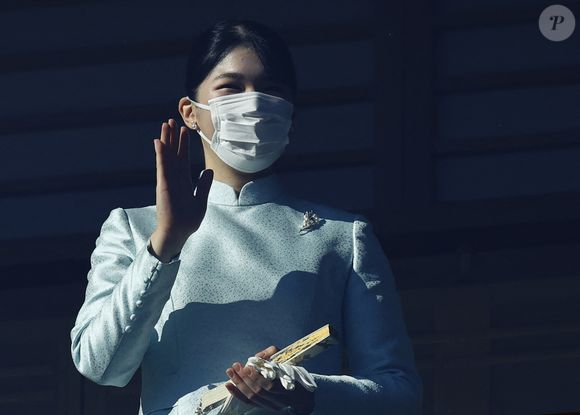 Une somme colossale leur est toutefois donnée lors de leur départ. 

La princesse Aiko - La famille impériale du Japon lors d'une apparition au balcon du palais impérial pour la cérémonie des voeux à Tokyo le 2 janvier 2023. © POOL via ZUMA Press Wire / Bestimage