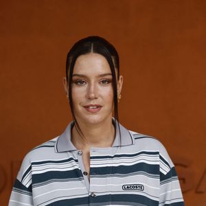 L'audience s'est tenue à huis clos partiel afin de préserver la sérénité des débats.

Adèle Exarchopoulos lors des Internationaux de France de Tennis de Roland Garros 2026, à Paris. © Jacovides-Moreau/Bestimage